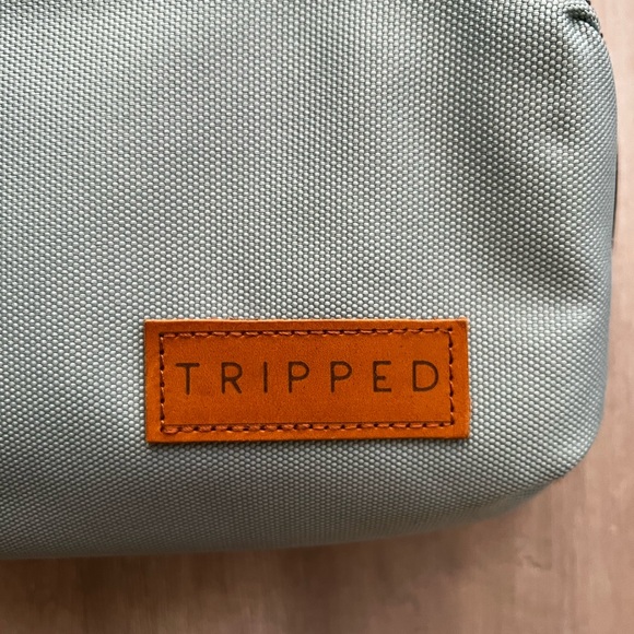 Tripped electronics bag. - Picture 3 of 10